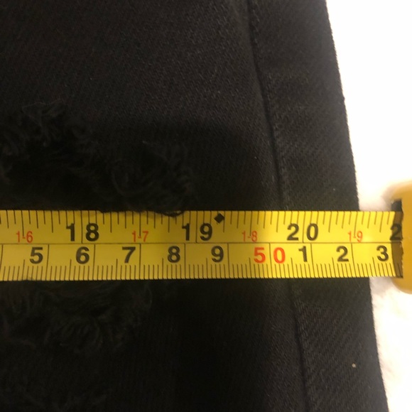 Pacsun: Skinny Black Distressed Shorts. Size:(32) - Picture 12 of 12